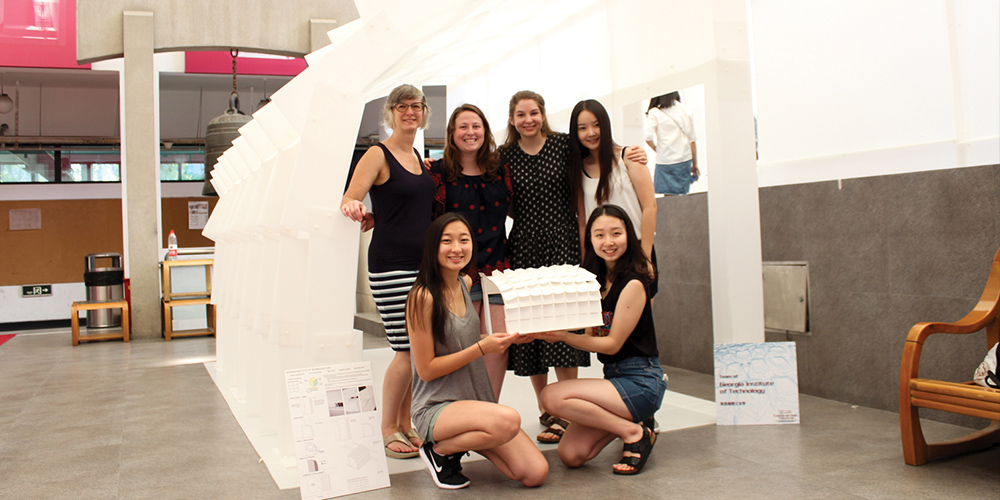 students with a model of their archetictural object