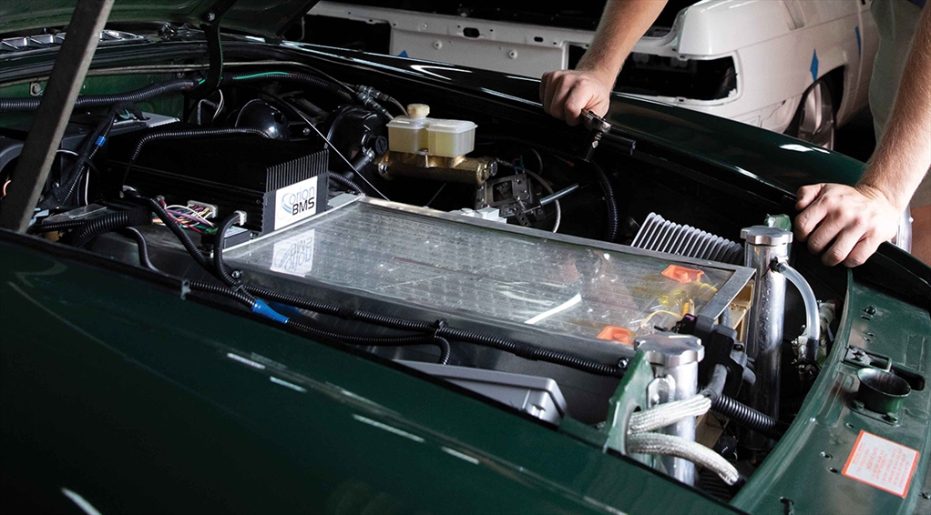 picture of a car engine